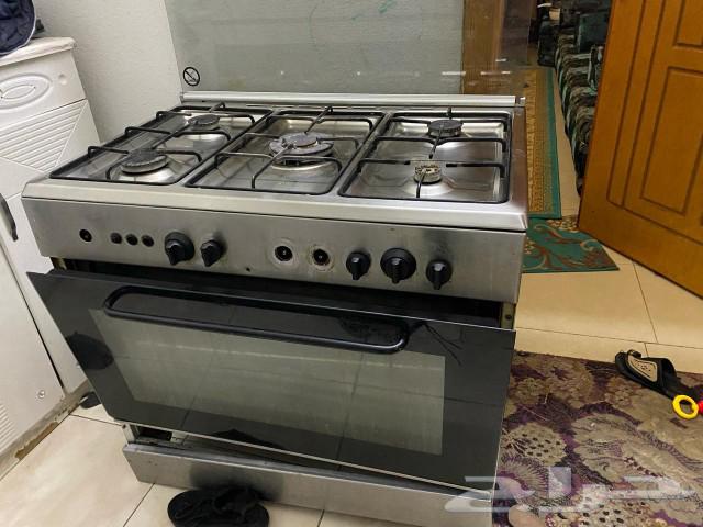 فرن خمس عيون، واحدة منها تشتعل ولا تُغلق، للبيع.63208608044163113
