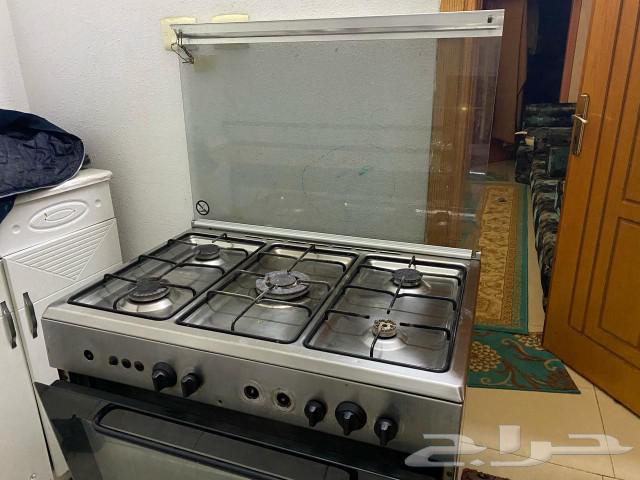 فرن خمس عيون، واحدة منها تشتعل ولا تُغلق، للبيع.63208608044163112