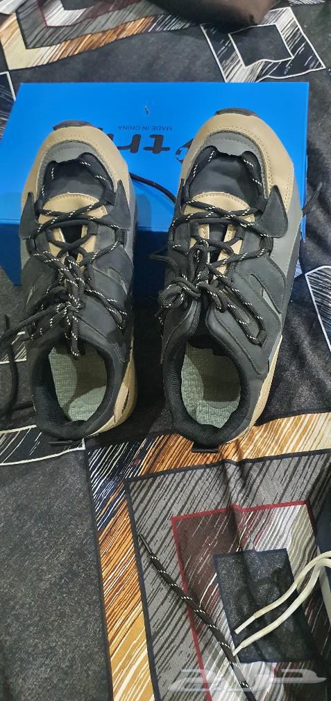 A boot worn once, size 42, with 20 pills... and my girls' size 36.63205583452418113