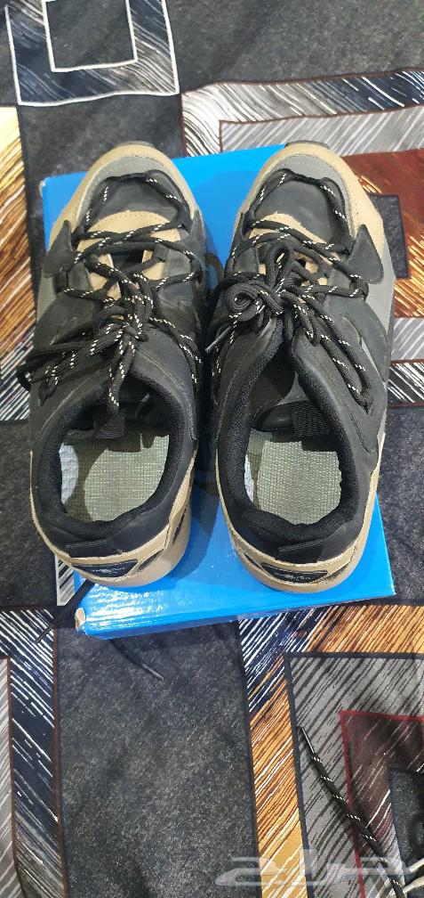 A boot worn once, size 42, with 20 pills... and my girls' size 36.63205583452418114