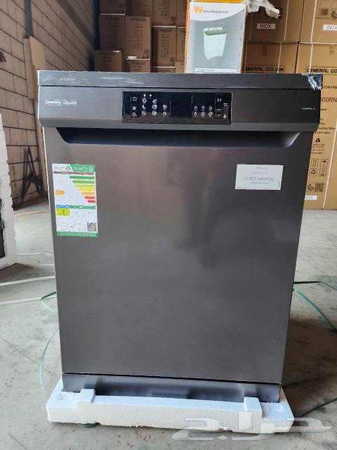 Dishwashers with 8 programs and 7 program levels and 3 stainless steel racks are available63205587190530112