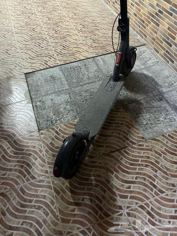 Deflated tire electric scooter63206116496513112
