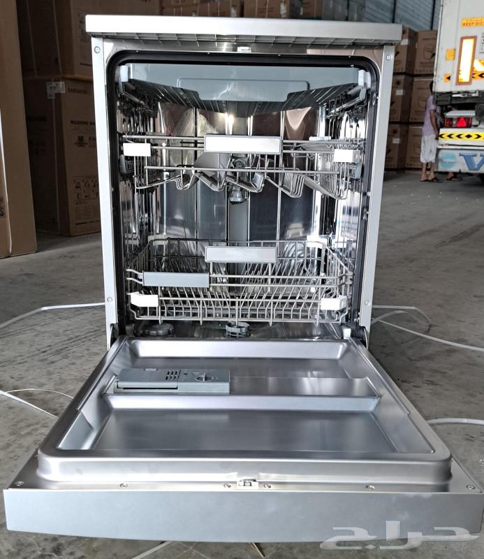 Dishwashers with 8 programs and 7 program levels and 3 stainless steel racks are available63205587190530111