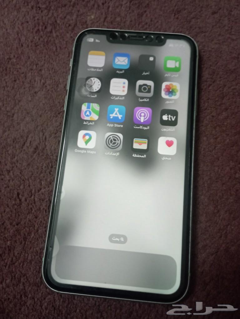 Let me show you the iPhone 11, the phone is in good condition, doesn't have any issues, just a minor crack.63205567818369114