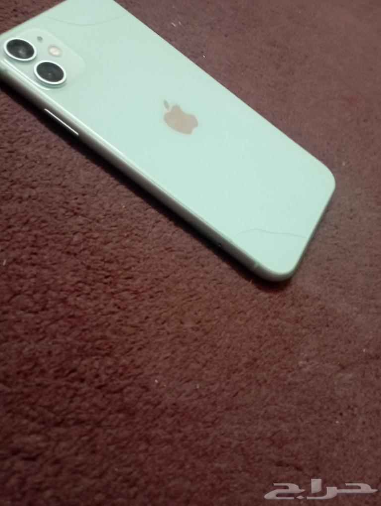 Let me show you the iPhone 11, the phone is in good condition, doesn't have any issues, just a minor crack.63205567818369112