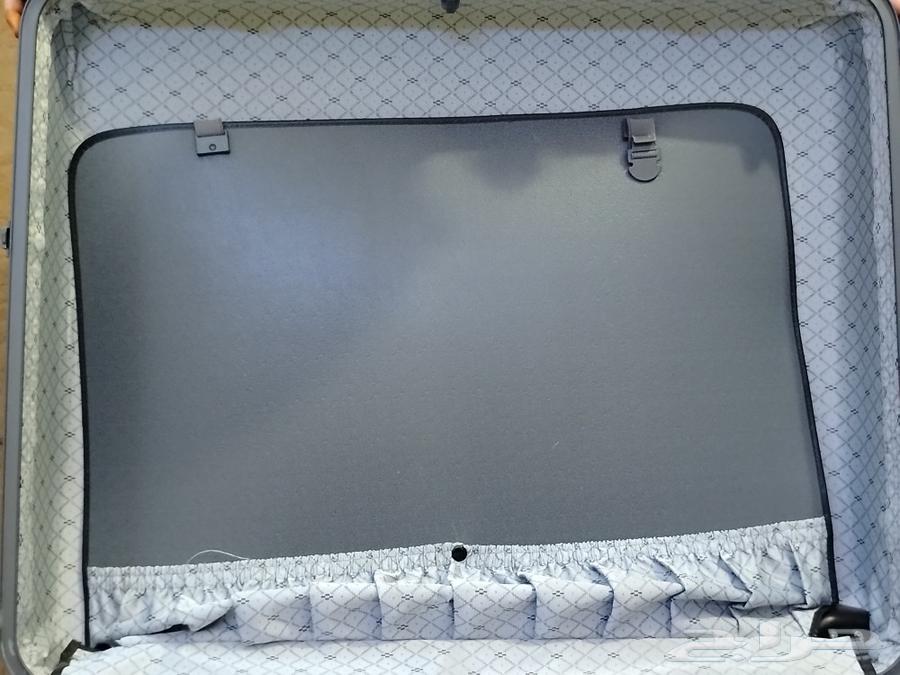 A large travel bag63201398019075114