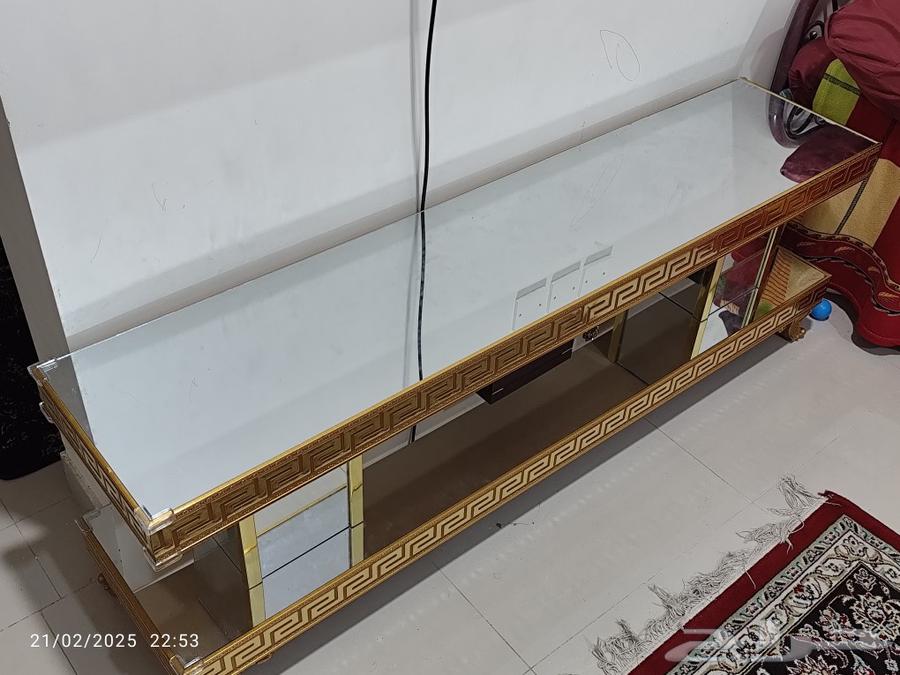 للبيع طاولة تلفزيون كبيرة تأخذ شاشة لحد 65 بوصة نظيفة63009016092419114