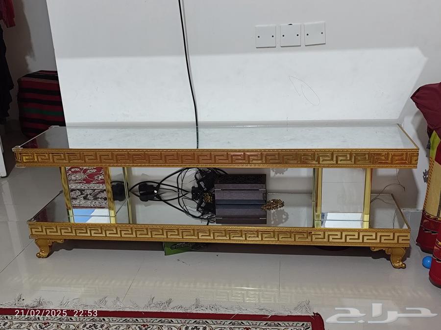 للبيع طاولة تلفزيون كبيرة تأخذ شاشة لحد 65 بوصة نظيفة630090160924191123