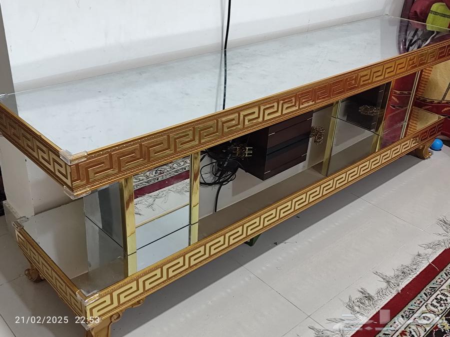 للبيع طاولة تلفزيون كبيرة تأخذ شاشة لحد 65 بوصة نظيفة63009016092419113
