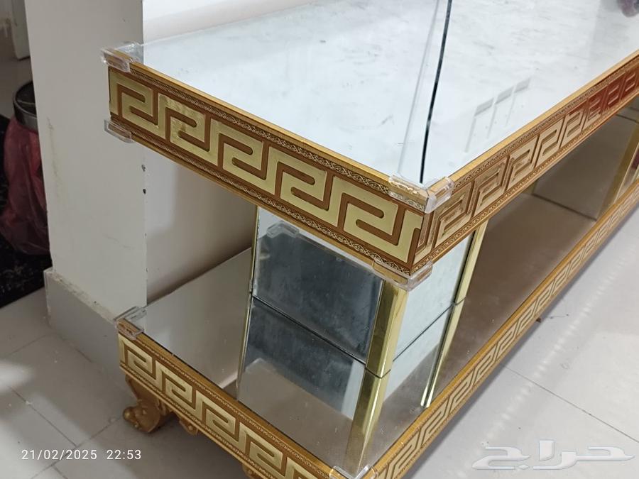 للبيع طاولة تلفزيون كبيرة تأخذ شاشة لحد 65 بوصة نظيفة63009016092419112