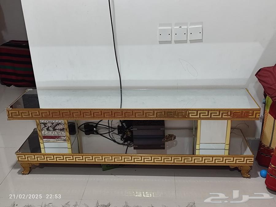 للبيع طاولة تلفزيون كبيرة تأخذ شاشة لحد 65 بوصة نظيفة63009016092419111
