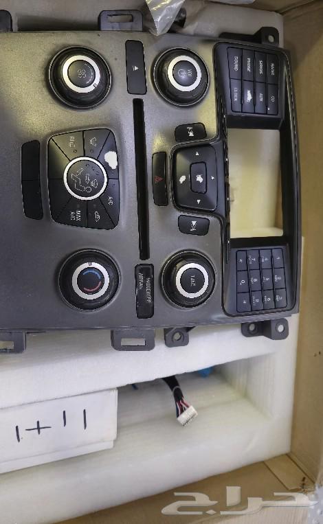The Ford Edge standard screen is clean.63306572371458113