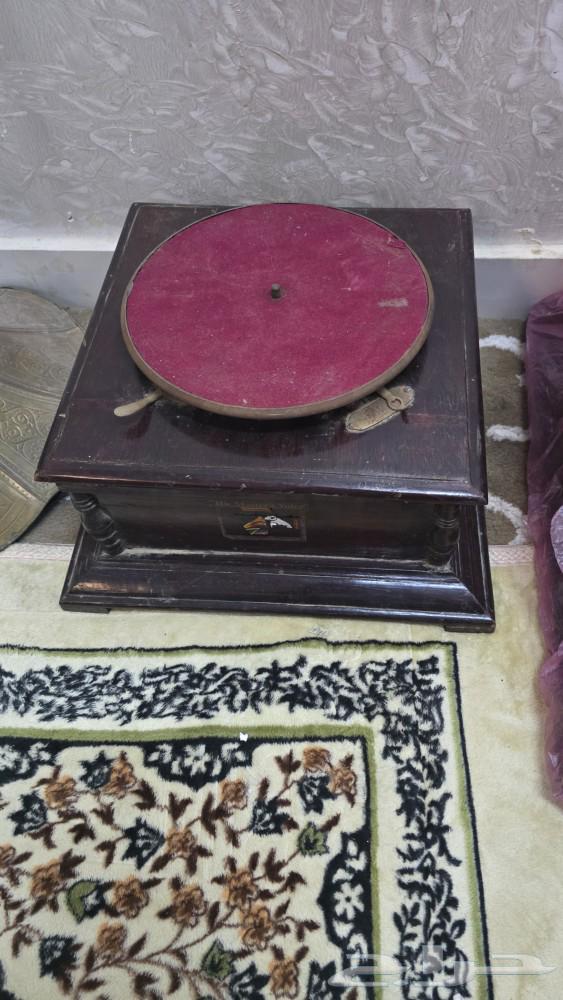 2 old record players63199840390146112
