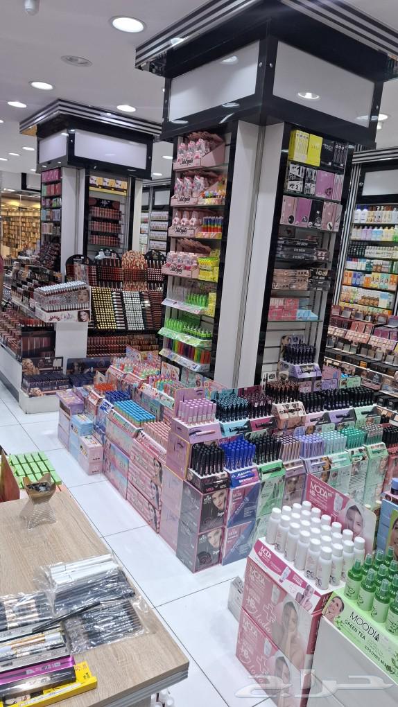 2 dozen beauty tools including Dina nail polish for 40 SAR with delivery63199340081921112