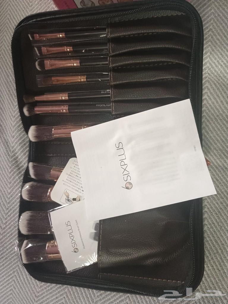 Sixplus original makeup brush with a very stylish bag and a set of additional brushes included.63198837893635111