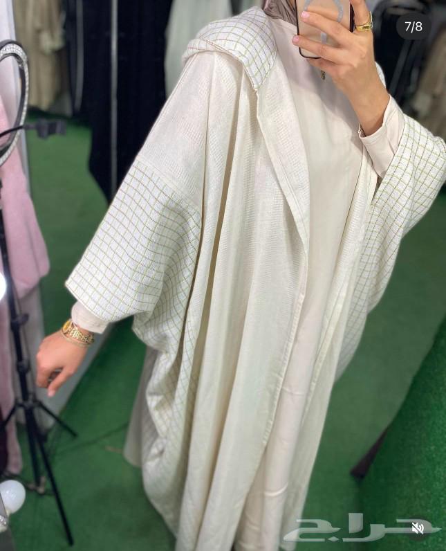 The fabric of the abaya is heavy linen.63198352959363111