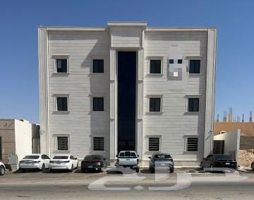 للبيع عمارة فاخره 18شقة حي الوادي حفر الباطن630092682266901122