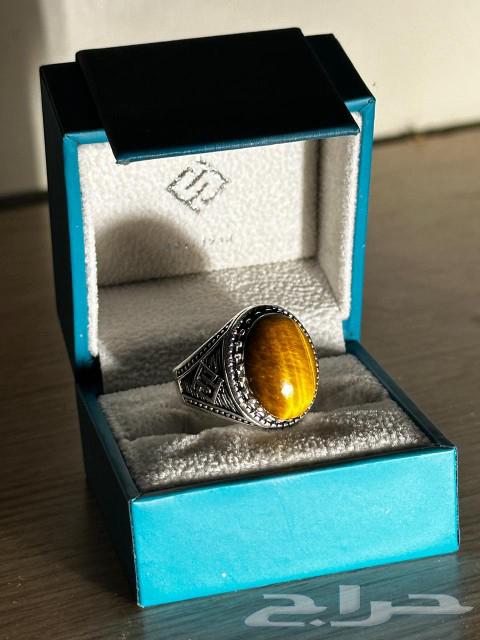 Silver ring with a gemstone631933296478731113