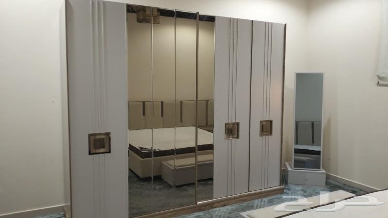 Carpenter disassembles and reassembles.630091691471391119