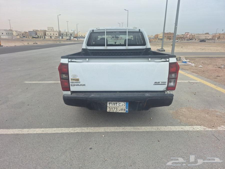 For sale: 2019 Isuzu D-Max, needs agency service, transmission, engine, and chassis work.63289804329987114