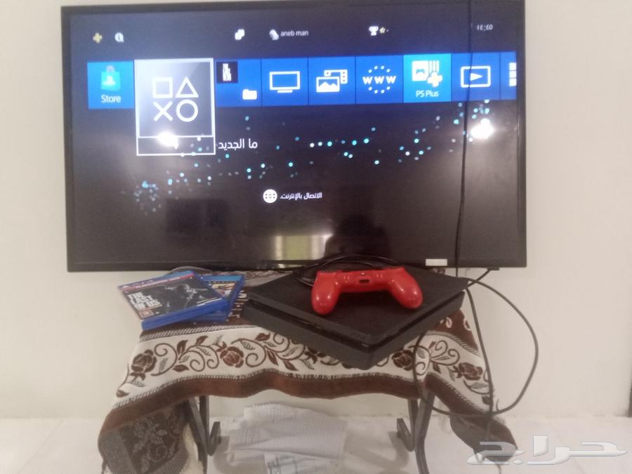 PlayStation 4 with controller and two game CDs63191841706626113