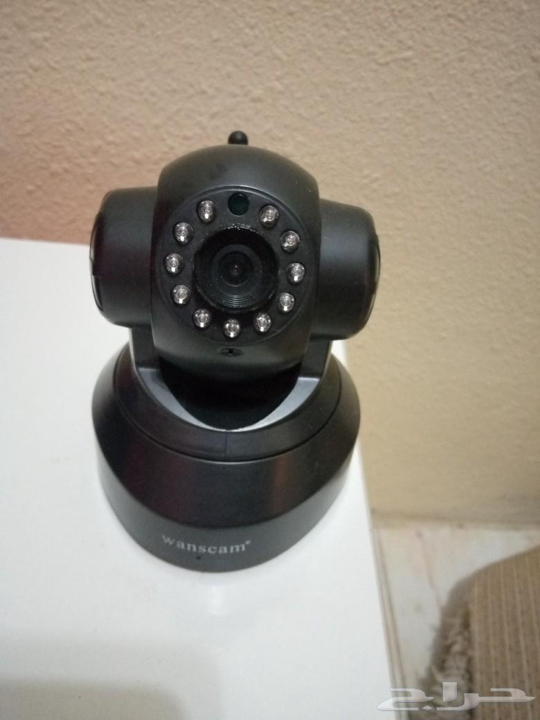 Camera and camera tripod63244928883203111