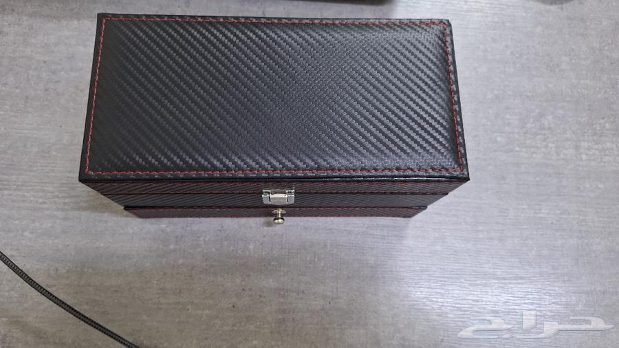 Luxury watch box, excellent material. Holds 4 watches63617996651138112
