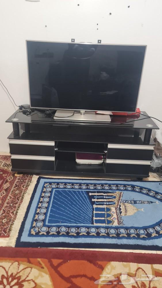 Samsung 42-inch screen with 3D glasses and table63371413640579111