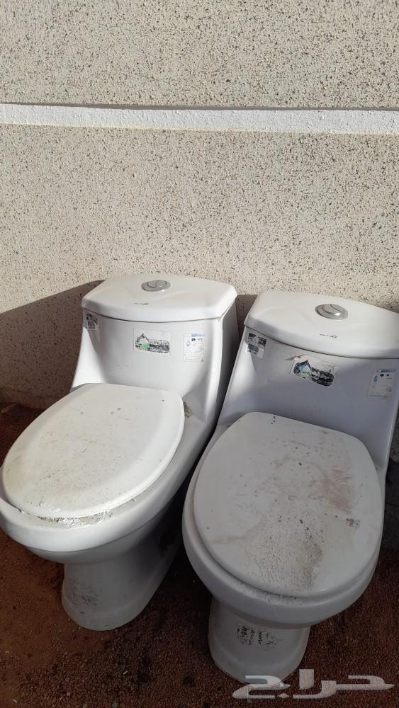The table, items on it, 2 toilets, 2 beds, all for sale63534364284419114