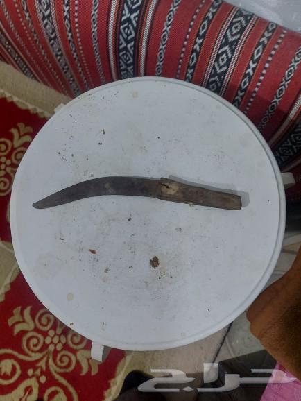 سكين قديمه مره نصابها وحديدها بحالتها الطبيعيه631820087892511112