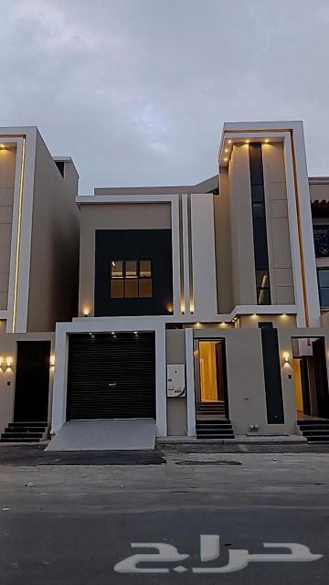 Flats for sale with car parking in the northern Al-Khamis area, central services62884405619331110