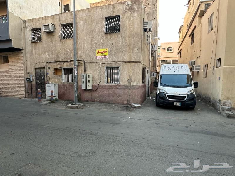 A traditional two-story house in Al-Aqiq Valley62886393300610112