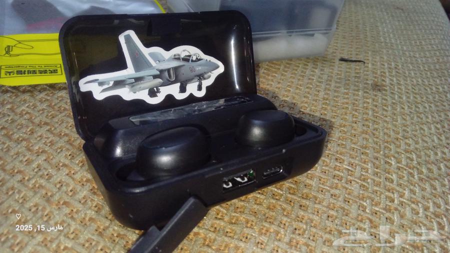 A portable cooler that leaks water slightly. Comes with a gift of headphones and PUBG fingers.63149783126529111
