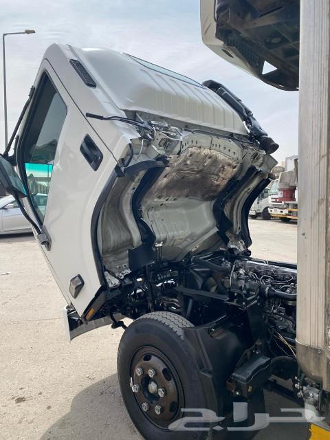 Isuzu refrigerated freezer truck model 201663220354334849113