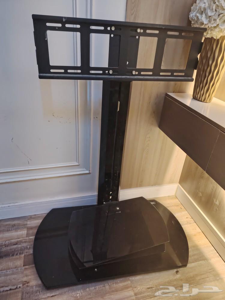 Table with screen, its only flaw is the broken right leg63220376726147113