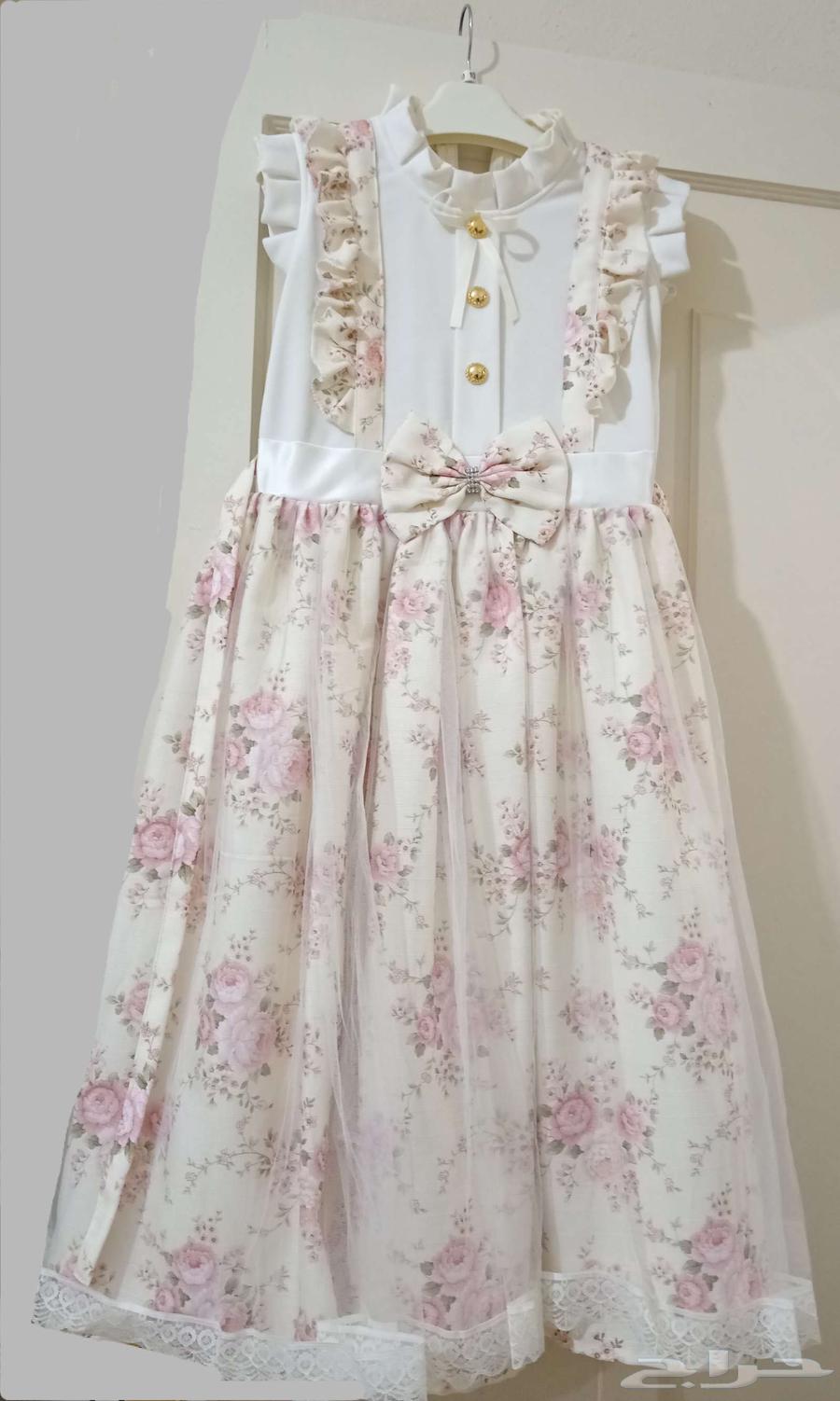 The girls' dresses are clean, my brother's new clothes, worn only once.63142797800961111