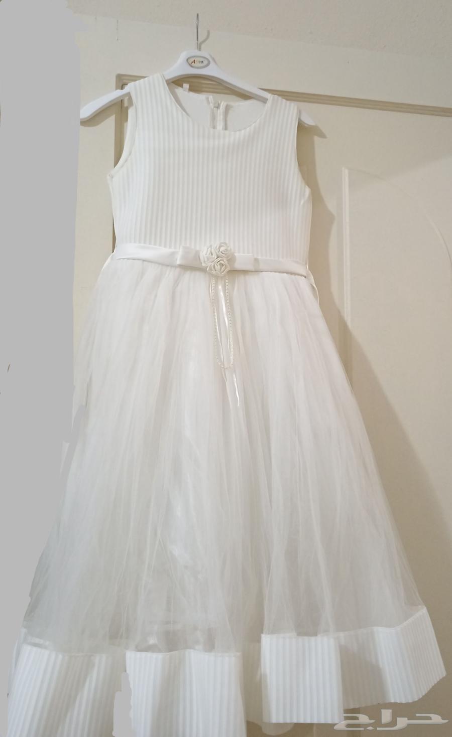 The girls' dresses are clean, my brother's new clothes, worn only once.63142797800961112