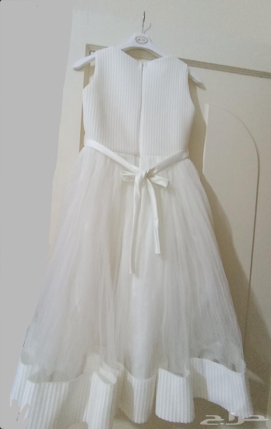 The girls' dresses are clean, my brother's new clothes, worn only once.63142797800961113