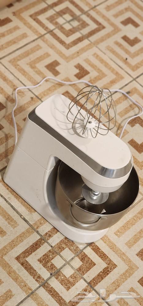 An electric mixer in excellent condition63144621012481111