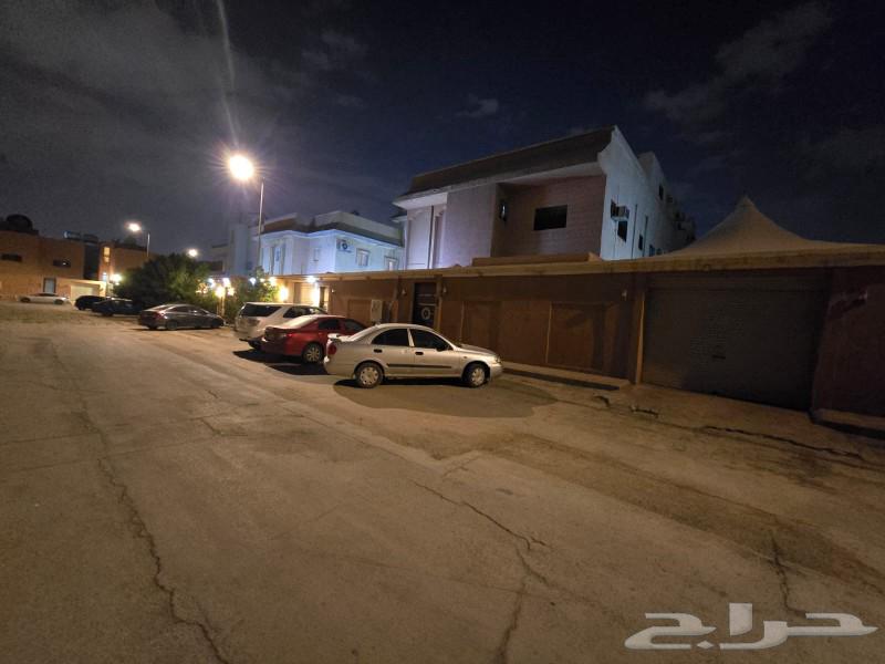 Villa with 2 floors and 3 apartments, 460 square meters, 15 years old, in Al-Nahda district, for sale63009821664770111