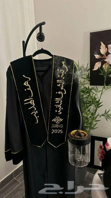 Abayas go out, scarves go out, hats go out, caps go out63142335684482111