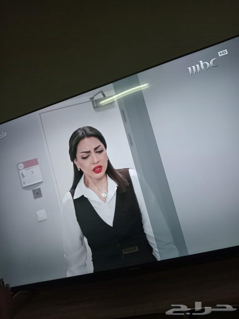 For sale: 65-inch screen with only the line in the middle, asking price negotiable63206917740674112