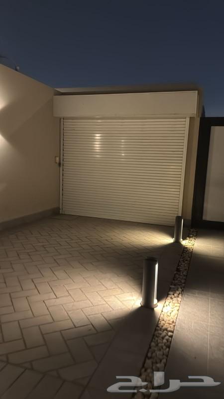 Indian. For garage door maintenance. Roller doors. Door panels63179587828609111