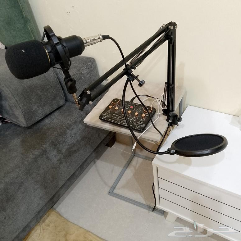 Cracked screen and microphone for sale, bought from Noon, new.631820203513611114