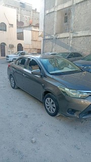 ياريس 2015 غير أوتوماتيكية، زجاج كهربائي، ممشى 286 ألف كم، الحد631966855868181115