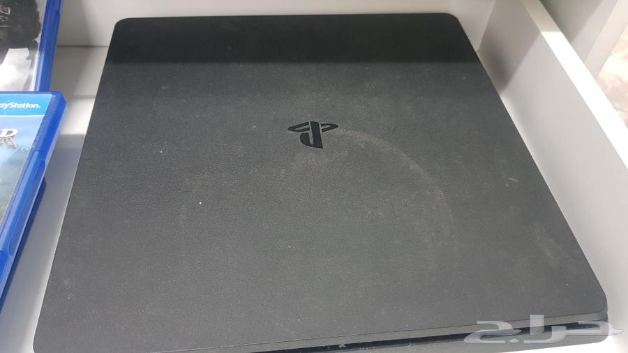 PlayStation 4, clean, 612 GB capacity, with Sony bag and four CD games.63130264961155110