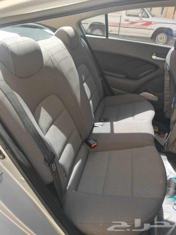 Kia Cerato 2017 with 319,000 km mileage, valid registration, and inspection.63178019030913111