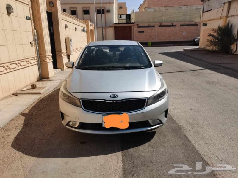 Kia Cerato 2017 with 319,000 km mileage, valid registration, and inspection.63178019030913114