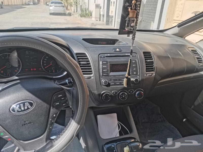 Kia Cerato 2017 with 319,000 km mileage, valid registration, and inspection.63178019030913112