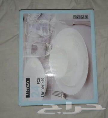 A new 24-piece Arcopal set, never used, for 6 people.63188847116418112